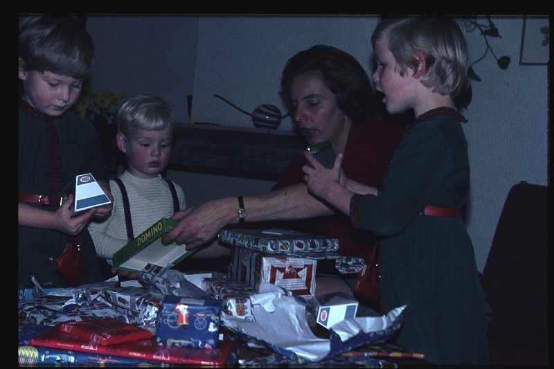 34.Delft dec 1967 Mama,Brigitte,Marion,Peter.JPG